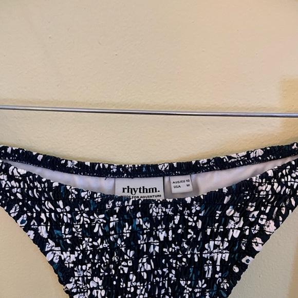 RHYTHM - FIELDS SMOCKED LONGLINE BANDEAU TOP AND BOTTOM BIKINI - Picture 6 of 8